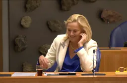 Afwezige D66-queen Sigrid Kaag zwaar onder vuur: 'Het is een middelvinger aan de kiezer!'