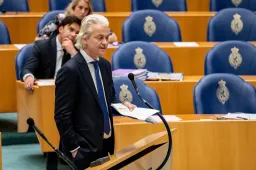 Geert Wilders fakkelt klagende "asielprofiteurs" af: 'Nederlanders zouden gat in de lucht springen voor zo'n woning'