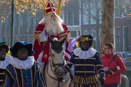 Foto's van Sinterklaasintocht mét Zwarte Piet gaan viraal: "Hartverwarmend!"