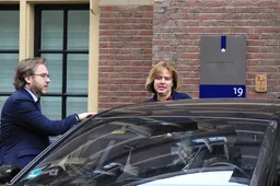 Minister Cora van Nieuwenhuizen biedt geëmotioneerd excuses aan voor fouten rondom de stint