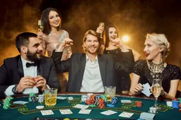 Totale waanzin! Politie ontdekt een 'Full House' met 53 onverantwoorde illegale gokkers