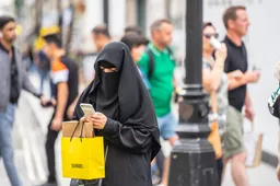 Ja hoor! Den Haag heft verbod op gezichtsbedekkende kleding tijdelijk op zodat boerkahuilies mogen demonstreren