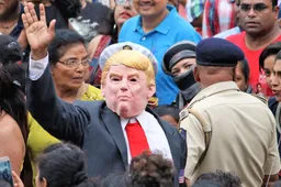 Bijzonder! Honderdduizenden mensen op de been in India om Donald Trump te kunnen zien!