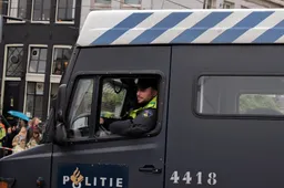 VIDEO! Mobiele Eenheid maakt einde aan illegaal vreugdevuur in Coevorden, vijf relschoppers zijn aangehouden