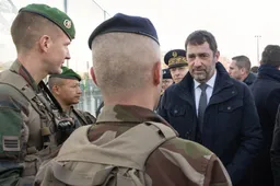 Franse agenten zijn WOEDEND op hun minister: 'Wij zijn GEEN racisten!'