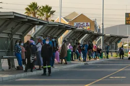 Experts geschokt: 'Hoe kan dit nou!?' Coronacijfers Zuid-Afrika spectaculair gedaald zónder achterlijke lockdown
