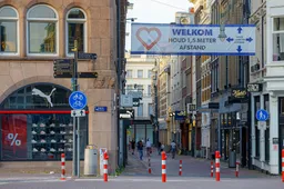 Amsterdam gaat finaal ten onder door de lockdown: winkelpanden staan massaal leeg