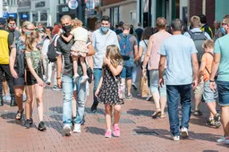 Volkskrant kielhaalt mondkapjes op laatste dag voor afschaffing van draagplicht: 'Ze hadden geen enkel effect'