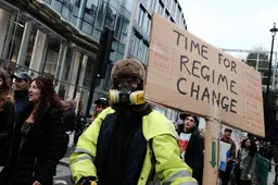 Foto’s en filmpjes: anti-lockdowndemonstratie Londen druk bezocht