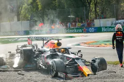 Max Verstappen is GETERGD: 'Op Silverstone reed Hamilton expres op me in, ik had al kampioen moeten zijn'