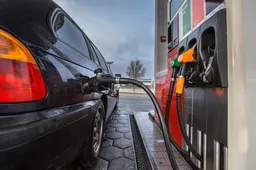 Benzineprijs schiet door naar enorme hoogte, tot ver boven de €1,90