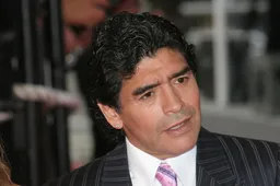 Diego Maradona, voetbalheld, overlijdt op 60-jarige leeftijd