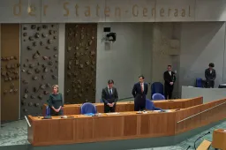 Peiling! Domme Nederlandse kiezer holt in oorlogstijd weer snel naar regeringspartijen toe: VVD +5