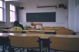 Absurde onderwijshervorming in Zoetermeer: Slechts een half uurtje les per vak
