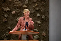 De PvdA is SCHIJNOPPOSITIE: Attje Kuiken wenst Mirjam Bikker 'veel succes' en hoopt op prettige voortzetting van de samenwerking