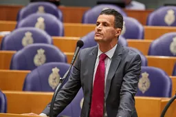 DENK-leider Azarkan fileert Mark Rutte: 'Wel herinneren wat Den Uyl 50 jaar geleden zei maar niet wat hij zelf zei een week geleden?'