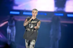 Zelfverklaard 'antisemitisme!-slachtoffer' gaat keihard af: 'Justin Bieber gaf de Sieg Heil groet!'