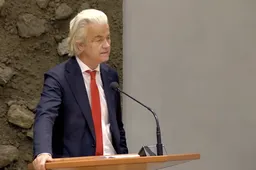Geert Wilders (PVV) pakt 'lachende' staatssecretaris Eric van der Burg hard aan!