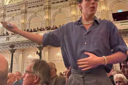 Extinction Rebellion onderbreekt uitvoering Verdi's Requiem in Concertgebouw: het publiek smijt tuig de zaal uit!