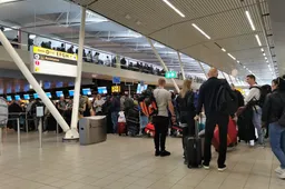 Meivakantie nadert, maar reizigers wijken uit naar andere luchthavens wegens "Schiphol-trauma"