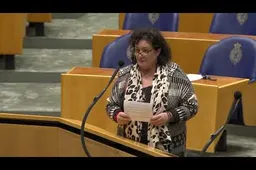 Pats! Caroline van der Plas (BBB) geeft D66'er Sjoerd Sjoerdsma een veeg uit de pan