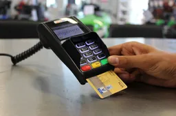 De Nederlandsche Bank (DNB) waarschuwt: betalen met contant geld moet mogelijk blijven