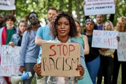 Onversneden racisme in Trouw: 'Slecht zijn zit witte Nederlanders in het DNA. Zwarte mensen zijn superieur'
