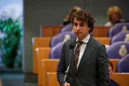 LOL! Jesse Klaver maakt epische blunder en social media smult ervan: "Op wat voor school heb je gezeten?"