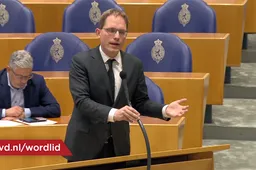 FVD-Kamerlid wil lidmaatschap EU, NAVO en WHO beëindigen: "Ze dienen het Nederlandse belang NIET"