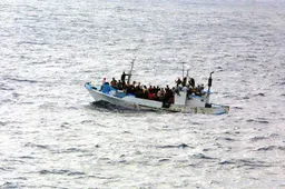 Migrantentsunami blijft Europa overspoelen: Lampedusa wordt letterlijk overspoeld!