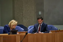 Minister Wopke Hoekstra biedt namens Nederland excuses aan voor slavernijverleden in Paramaribo