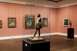 Klimaatactivisten besmeuren beroemd kunstwerk "La petite danseuse de quatorze ans" in National Gallery of Art