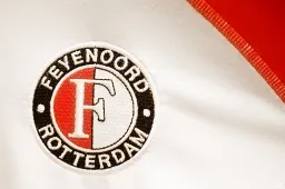 Onverklaarbare Pandemie in Rotterdamse Scholen: Symptomen Bevatten Vreemde Drang om Feyenoord te Huldigen