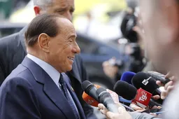 Herinnering aan een kleurrijk politicus: Silvio Berlusconi (1936-2023)