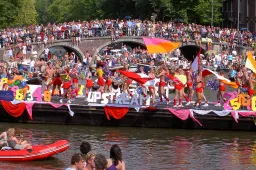 amsterdam gay pride 2004 canal parade 009