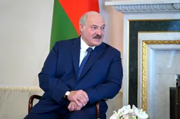 Ambassade van Belarus in Den Haag beklad met anti-Loekasjenko leuzen en symbolen
