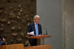Kijk! Geert Wilders geeft zich over aan labiele PVV-hater Omtzigt: 'Het is unfair maar ik word geen premier'
