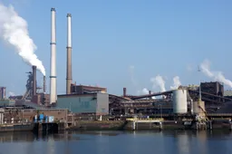 Provincie Noord-Holland heeft jarenlang ongehinderde uitstoot van giftige stoffen Tata Steel gedoogd