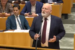 GroenLinks-PvdA leider verliest zich in Wildersobsessie op donkerrode ledendag