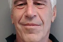 Keihard! Nóg een prins, een premier, een grote ondernemer: allemaal namen in de geheime documenten van Epstein-meisjes-misbruikers