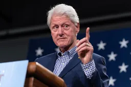 Geheime documenten! Slachtoffer: 'Pedo Epstein vertelde me dat Bill Clinton ze jong wilde'