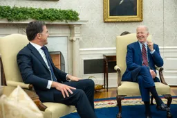 Joe Biden OMARMT Mark Rutte voor NAVO