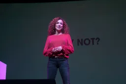 -Filmpje!- Katja Schuurman onder vuur: huilie-hulie AZC-verhaal doorgeprikt door voormalig Vluchtelingenwerk-medewerker
