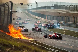 Grand Prix van China begint als EPISCHE FAALACTIE: circuit in de fik, coureurs glijden over de baan