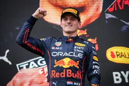 Kijk! Max Verstappen veegt de VLOER AAN Lewis Hamilton en WINT de Sprint in China: knettergekke Alonso doet kamikaze-imitatie