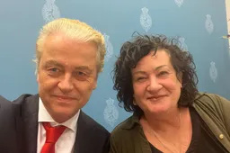 WITTE ROOK! Trotse Geert Wilders deelt SELFIE uit formatiekamer: Kabinet PVV-I komt eraan!