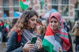 LOLWUT?! VU en UvA nemen maatregelen tegen Palestinagekkies: 'QR-codes nodig en geen jassen en tassen mee colleges in'