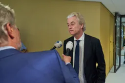 Wilders dolblij met opmerking Omtzigt over koningshuis: "Ja, alleen nog ceremoniële taken!"