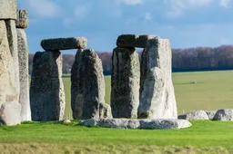 Schandalig! Historisch monument Stonehenge toegetakeld door doorgedraaide klimaatgekken