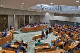 Kamerdebat over pogrom in Amsterdam: Gaan we Maccabi-supporters de schuld geven of gaan we eindelijk Jodenhaat aanpakken?
